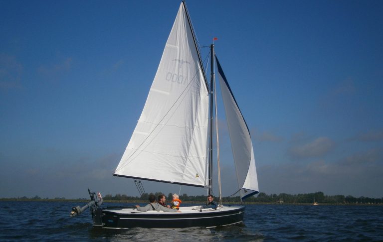 Home Hoora bootverhuur in Heeg met zeilboten en sloepen voor een vaarvakantie op de Friese meren