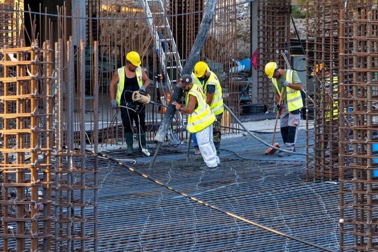 Home Zetwerk op maat gebogen metalen profiel als afwerking voor bouwprojectovergangen en aansluitingen