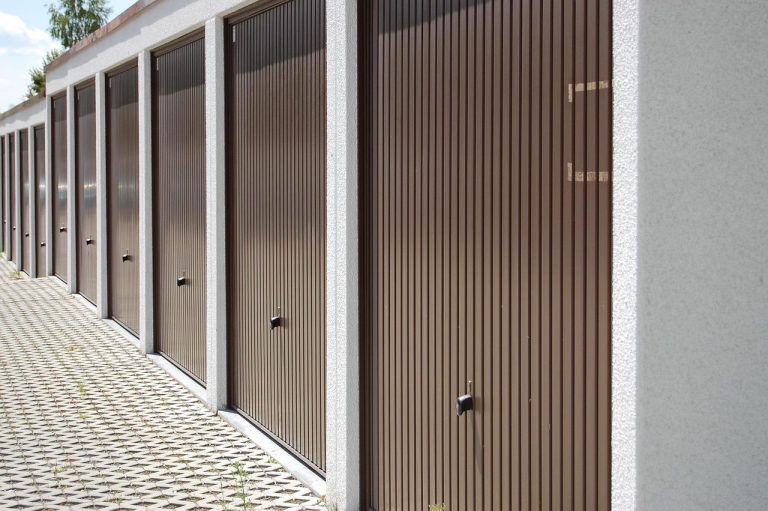 Home Moderne garagedeuren in Ede voor herfstvernieuwing, geïsoleerd en stijlvol