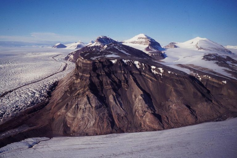 Home Avontuurlijke cruise naar het ruige Spitsbergen met ijsberen en gletsjers in arctische landschap